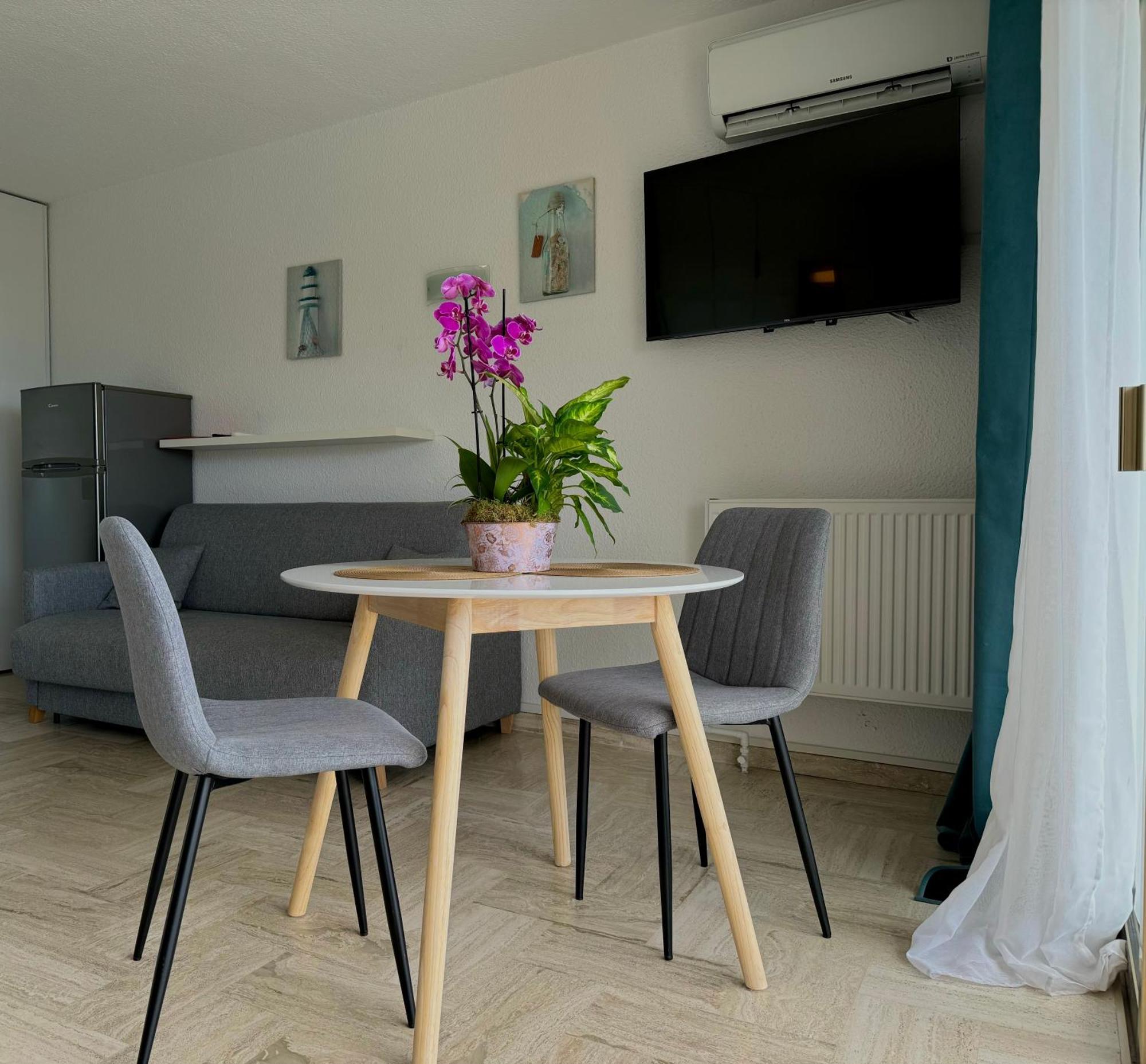 My Resid Appart Cannes Marina Vue Mer Манделю-ла-Напул Екстериор снимка