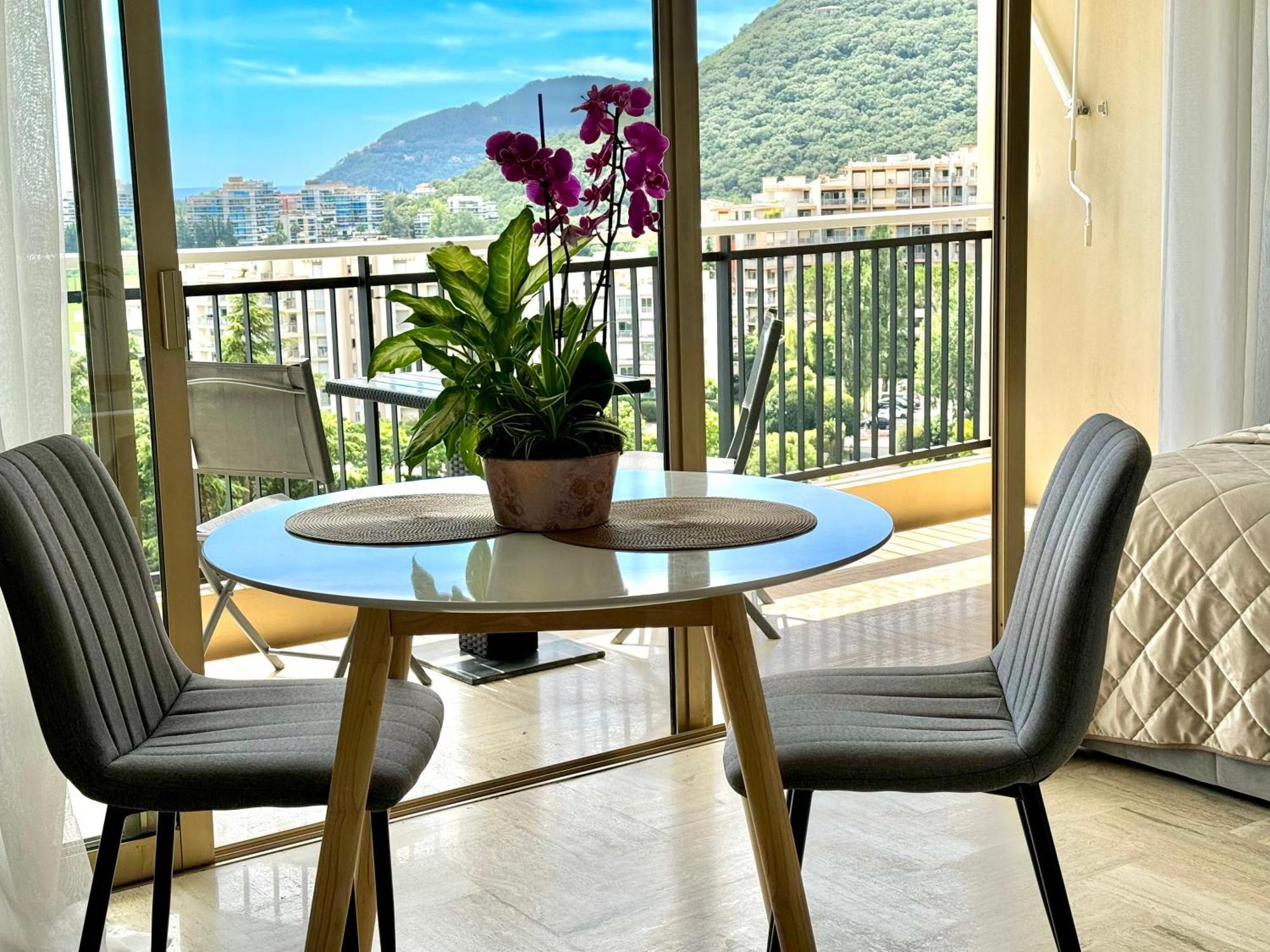 My Resid Appart Cannes Marina Vue Mer Манделю-ла-Напул Екстериор снимка